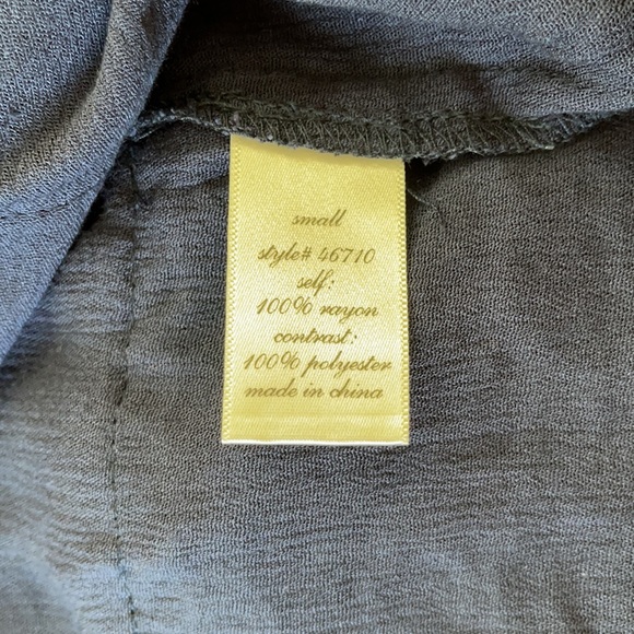 💕Cute Navy Blue Cold shoulder top w/ lace bottom - Picture 8 of 9